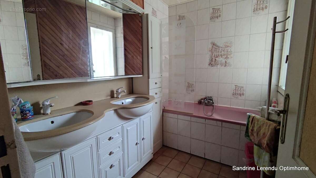 BARENTIN – Maison familiale de plain-pied, 5 chambres, toiture récente et jardin paysager - photo 10
