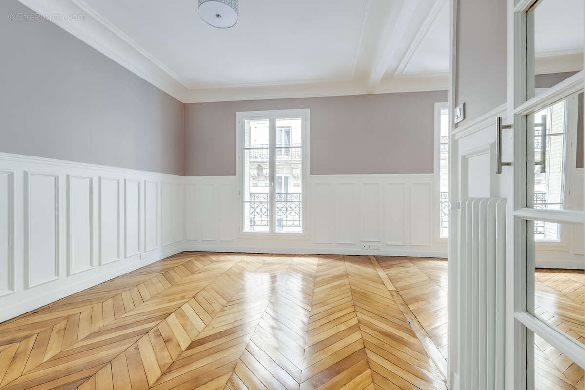 Appartement à PARIS-14E