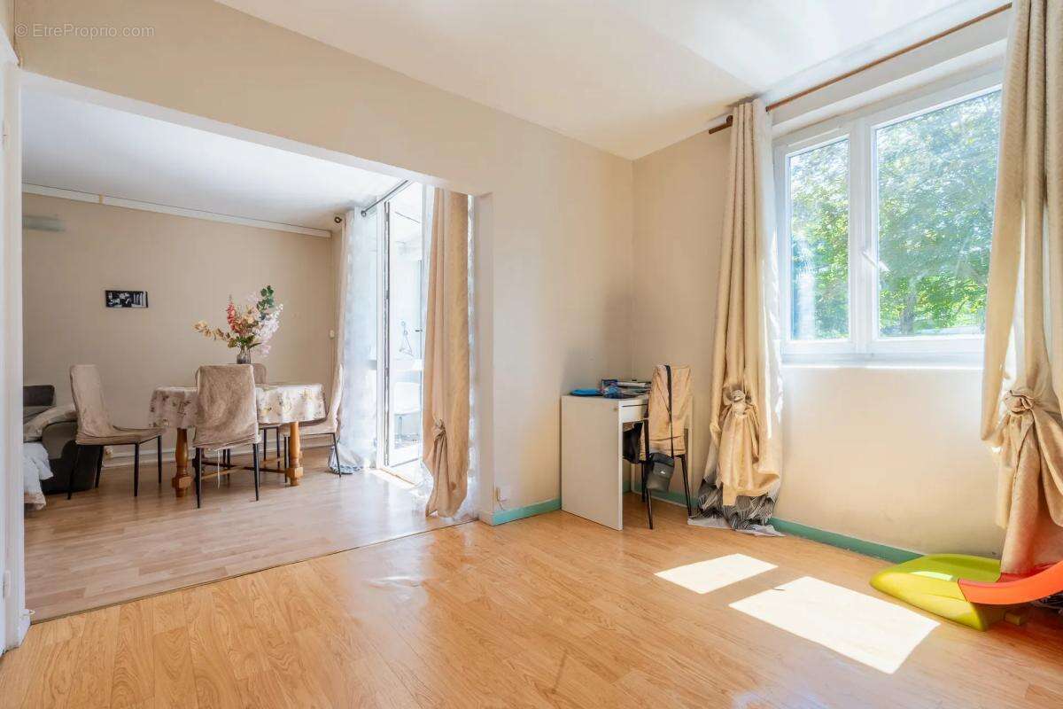 Appartement à CLICHY-SOUS-BOIS