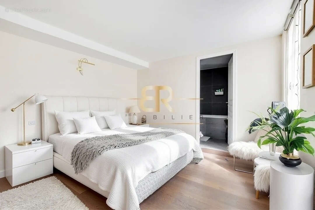 Appartement à PARIS-1E