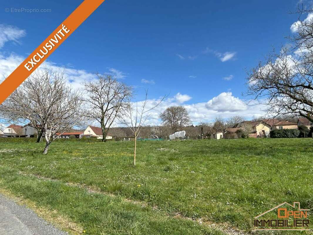 Terrain à SAINT-JULIEN-DE-LAMPON