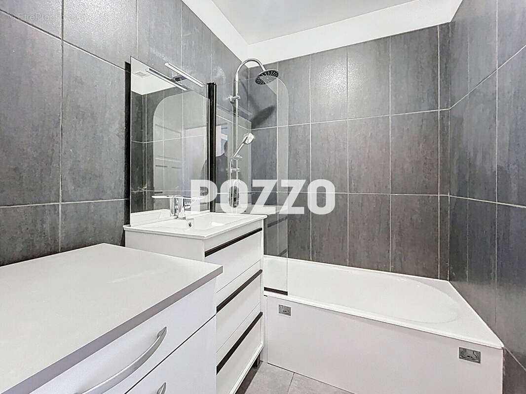 Appartement à DONVILLE-LES-BAINS