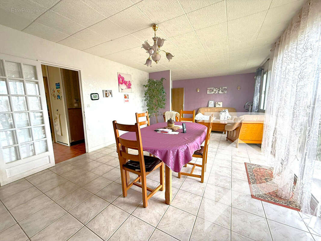 Maison à SAINT-AUBIN-SOUS-ERQUERY