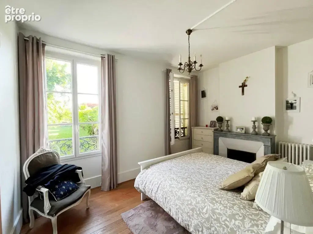 District de SENS, tout commerce à pied:  TRÈS JOLIE MAISON BOURGEOISE de 180 m2  son vaste salon et ses 4 cham - photo 10