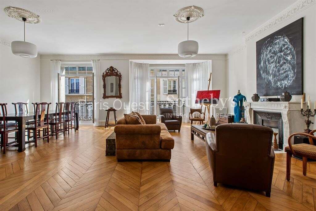 Appartement à PARIS-16E