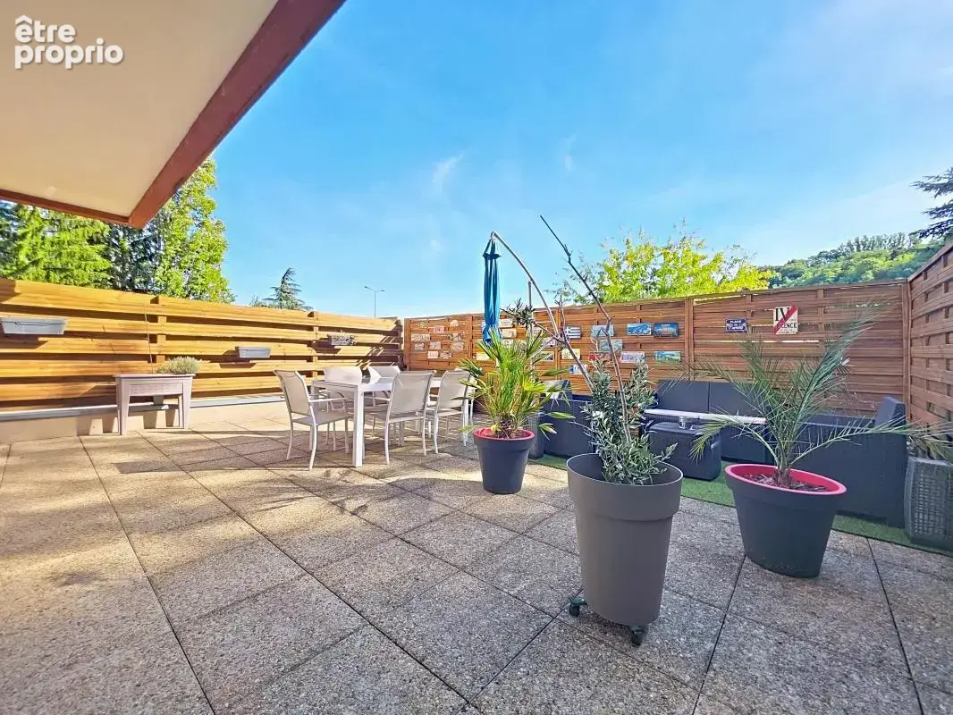 Appartement -  1 Chambre - Terrasse - Cave - Place de parking privative - Garage en sus - Proche commodités - photo 2