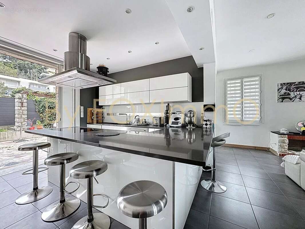 Appartement à SAINT-LAURENT-DU-VAR