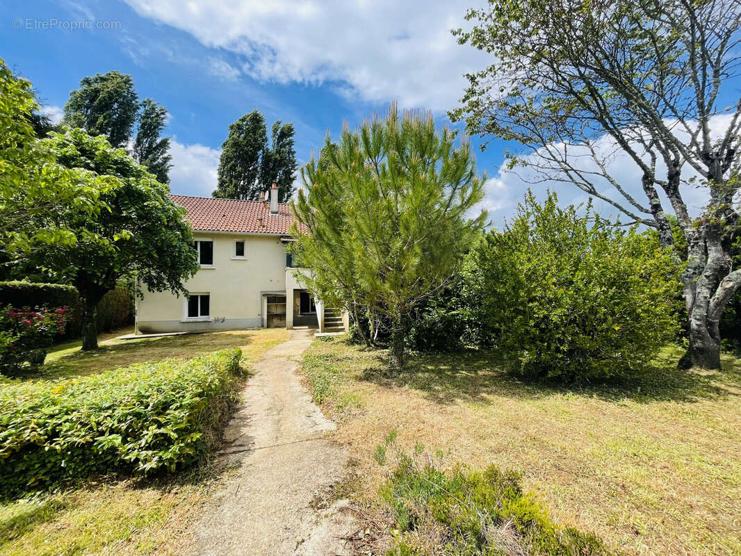Maison à MIGNALOUX-BEAUVOIR