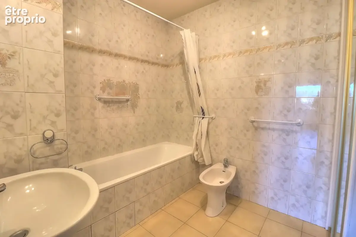 Cannes La Bocca – 3 pièces 67 m² avec vue mer et parking sécurisé - photo 9