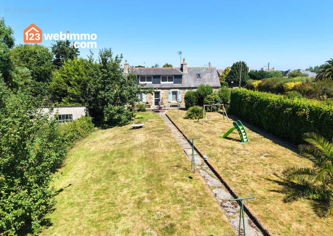 Maison à TREDREZ-LOCQUEMEAU