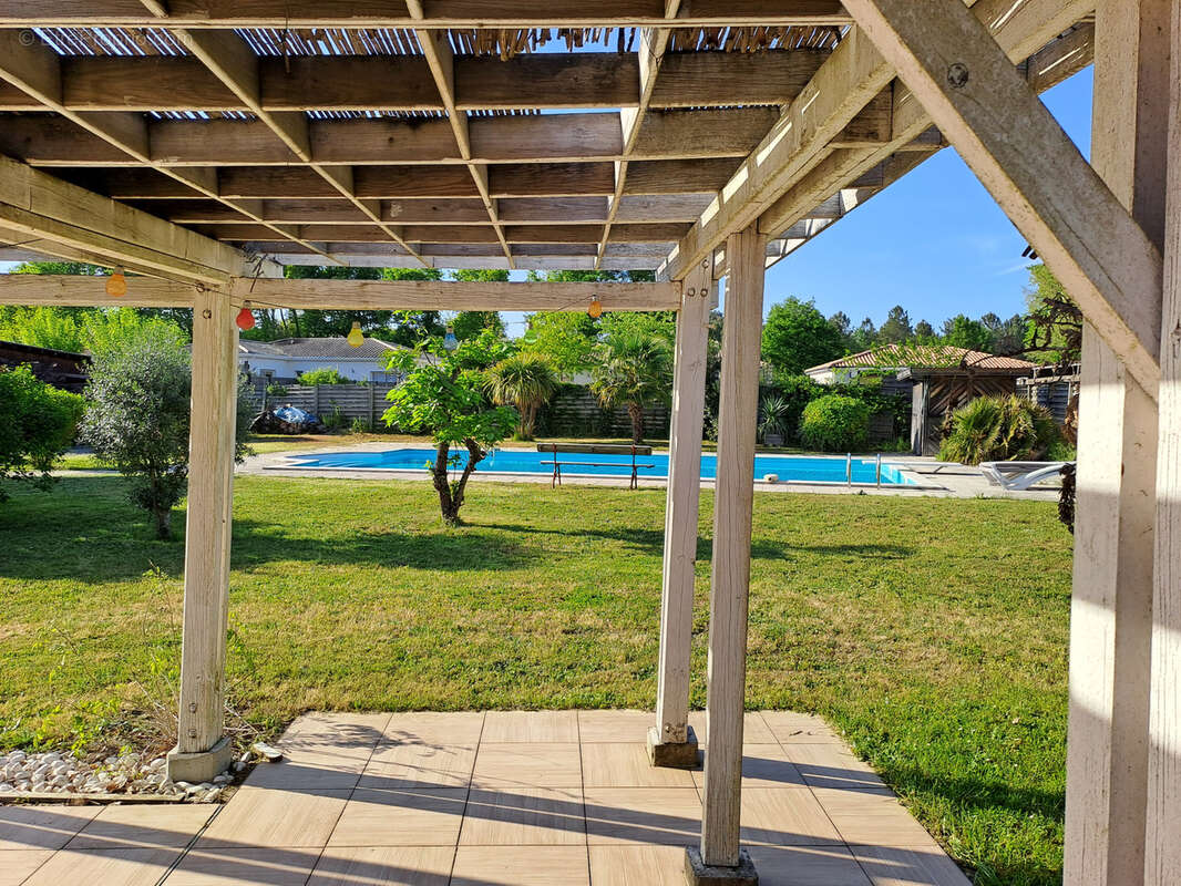 Maison à SAUCATS