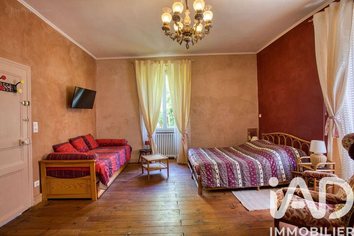 Maison 230 m² à Grolejac  - photo 4