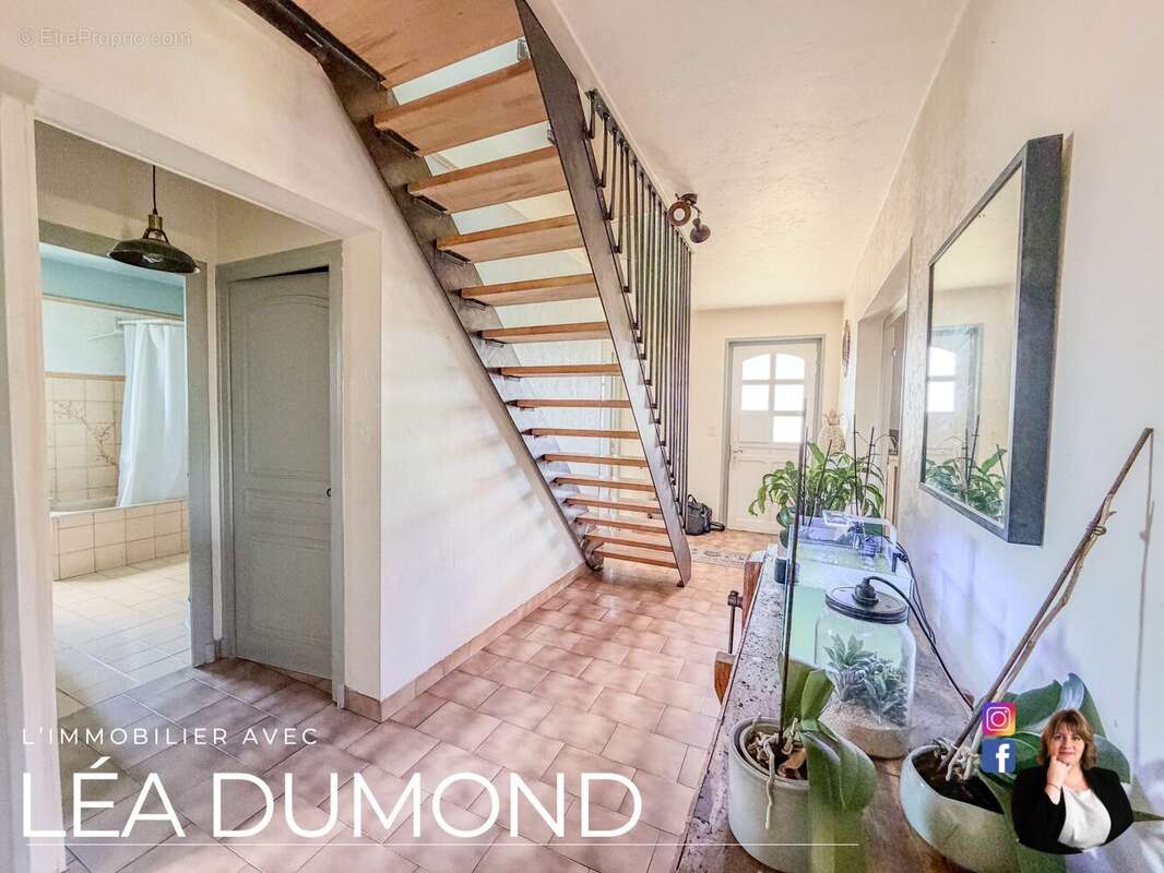 Maison à SAINT-ROMAIN-LE-PUY
