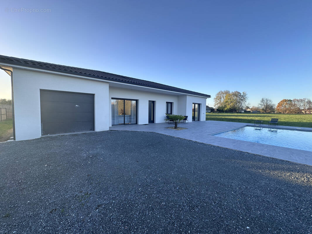 Maison à COURS-DE-PILE