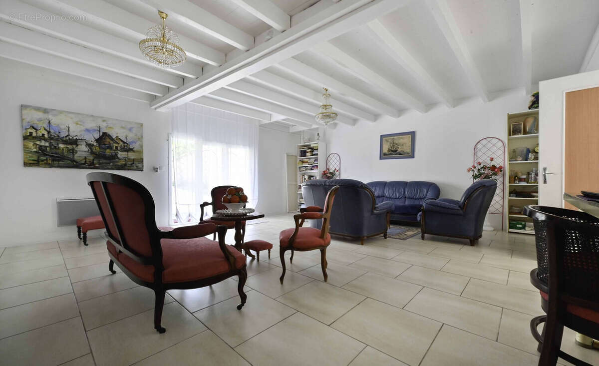 Maison à COURCELLES