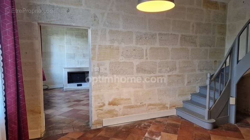 Maison 7 pièces 167m2 sur terrain de 1500 m2 en partie constructible - photo 8