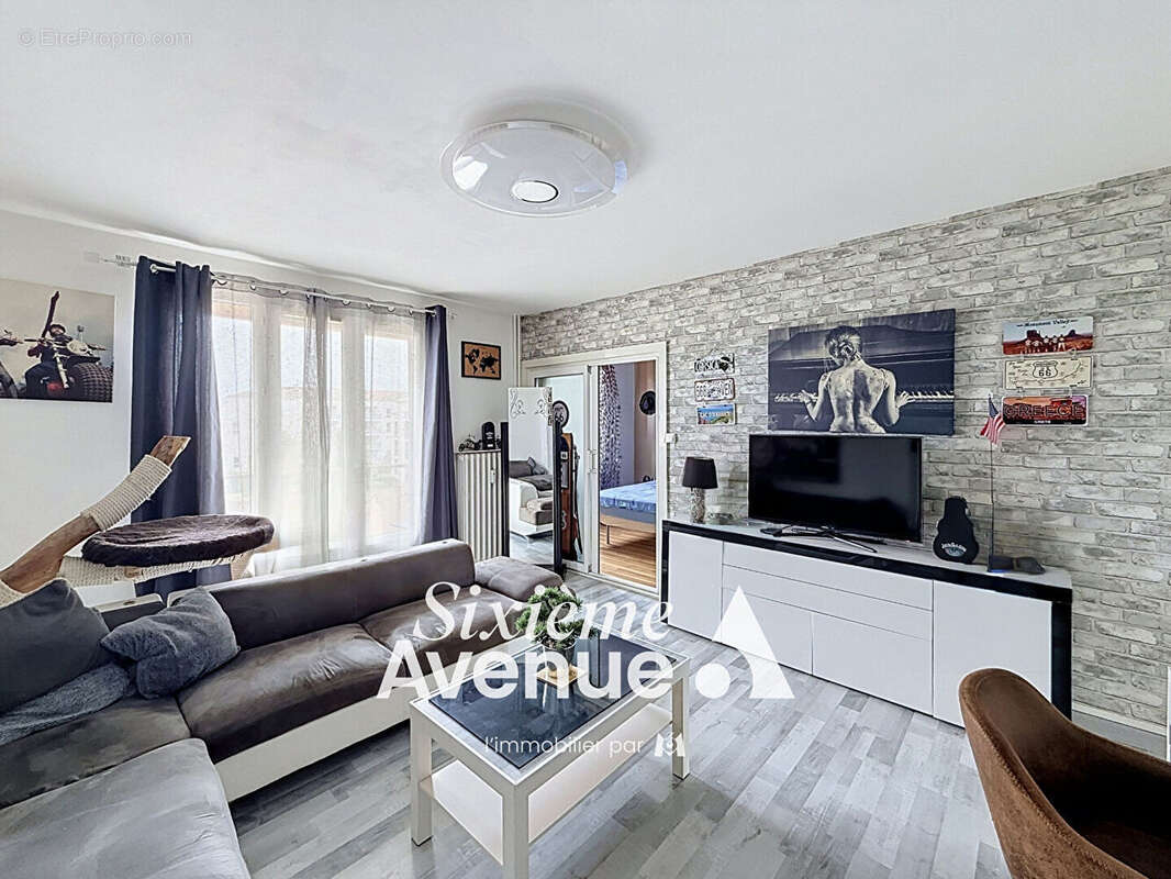 Appartement Decines Charpieu 4 pièce(s) 63.80 m2 - photo 2