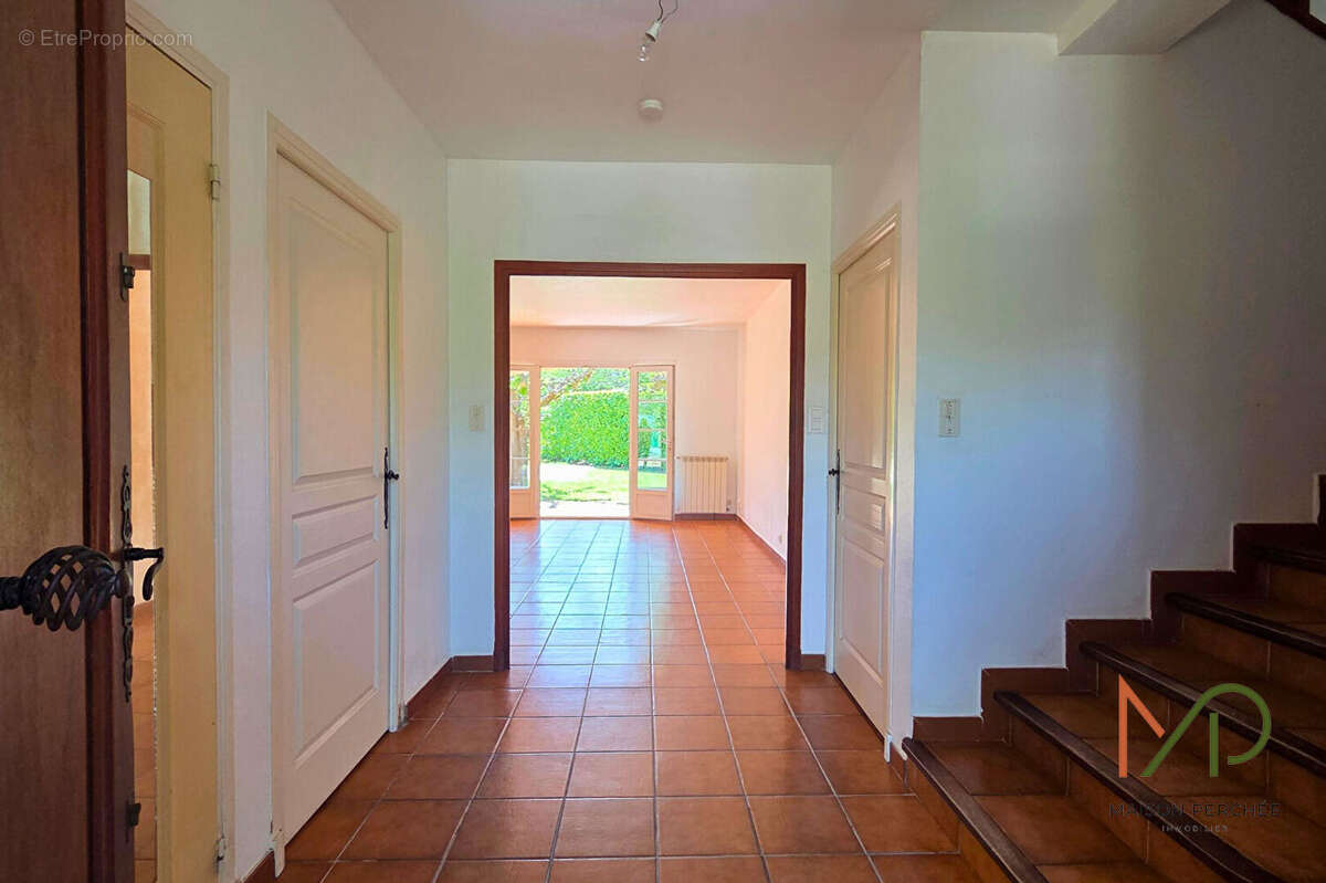 Maison Draguignan 5 pièce(s) 165 m2 - photo 2