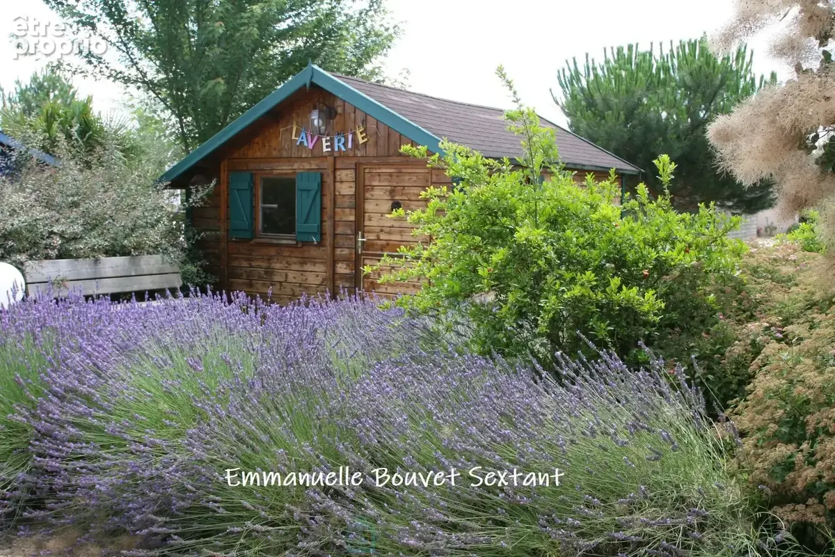 Superbe domaine touristique, 3 ha, 5 chalets bois, salle de réception, maison d'habitation, piscine, divers dépendances - photo 22