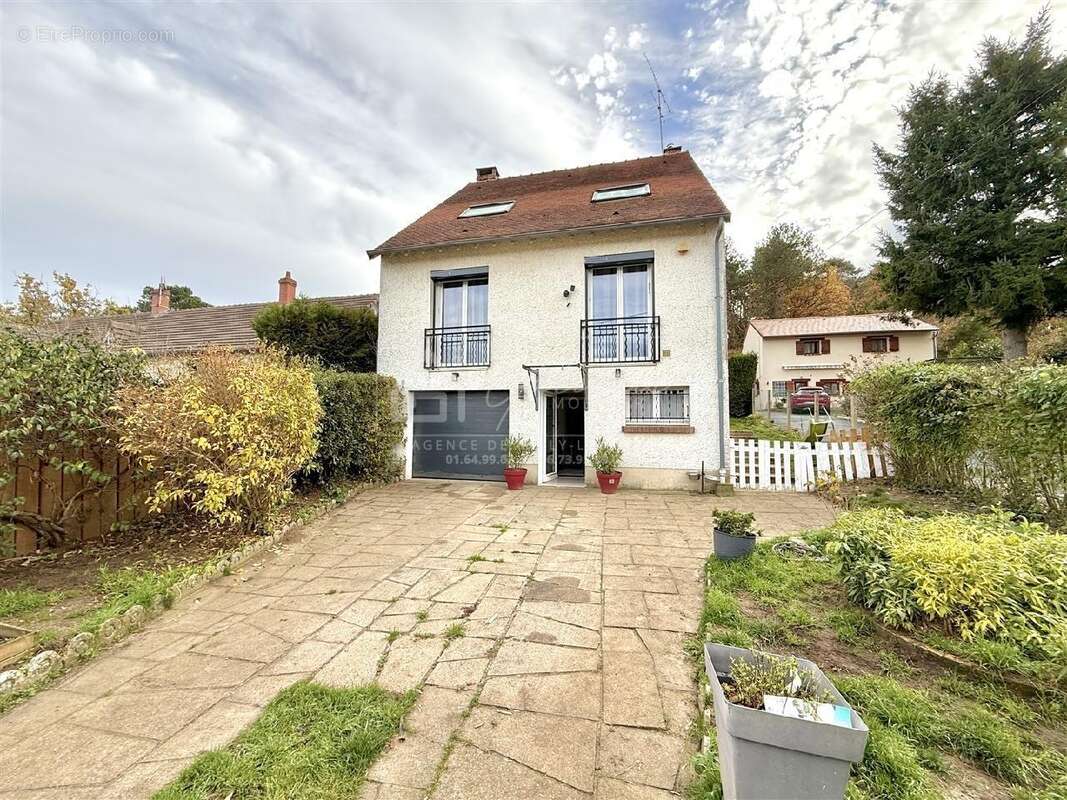 Maison à MILLY-LA-FORET