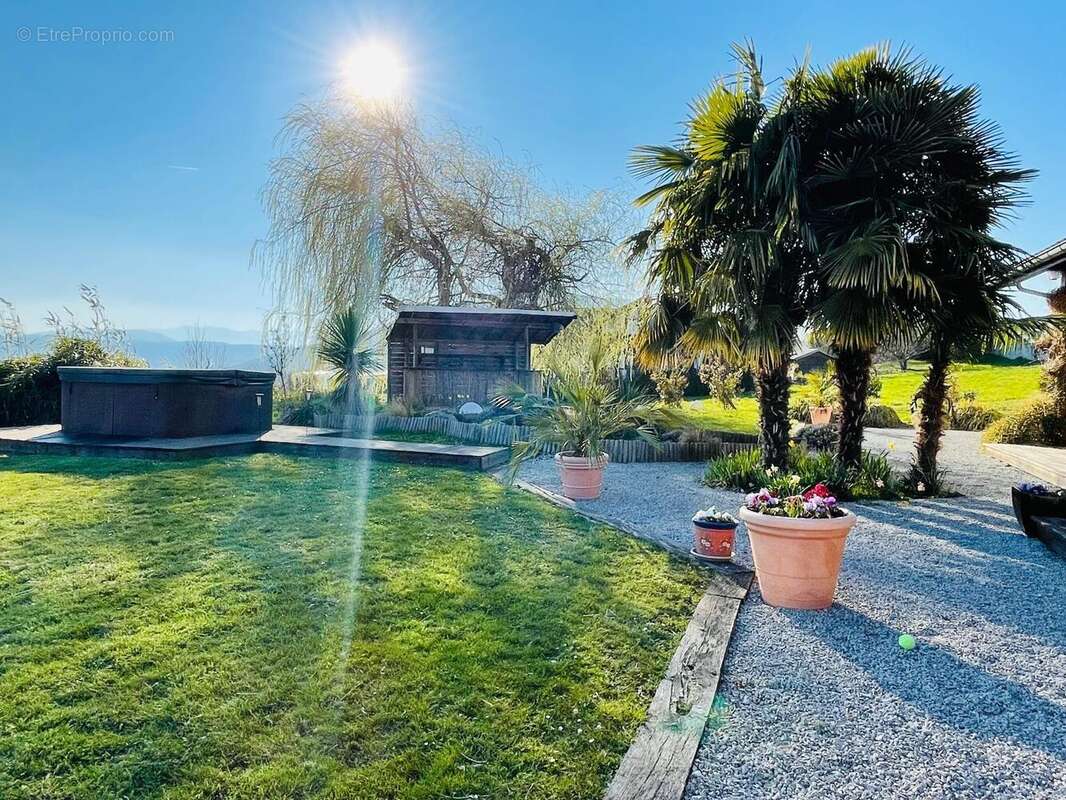 Maison à CONTAMINE-SARZIN