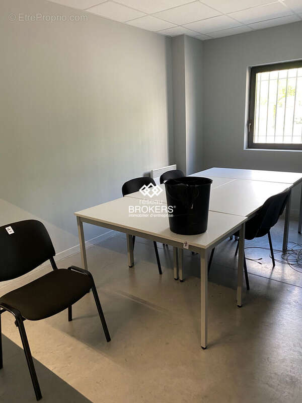 Commerce 2358 m² à Sassenage  - photo 8