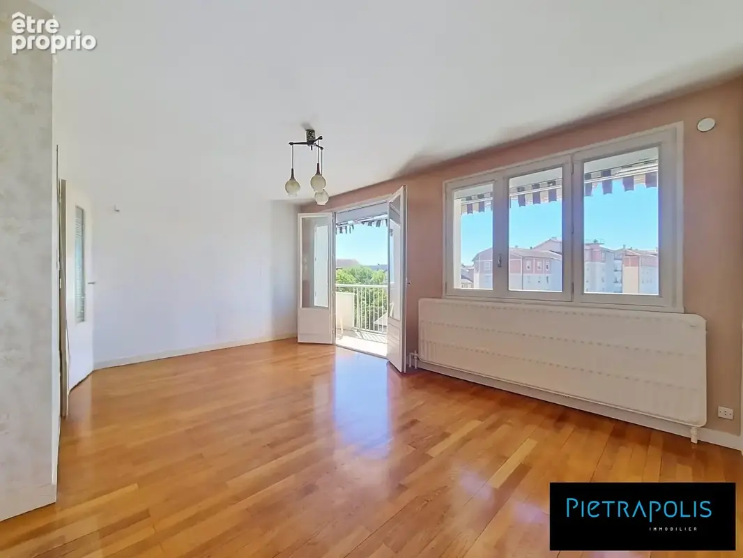 Appartement 4 pièces 83 m² à vendre à Decines-Charpieu (69150) - photo 2