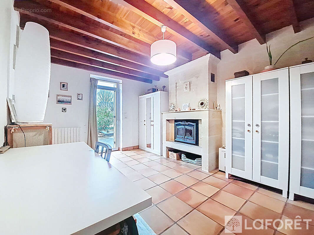 Maison à SAINT-YZAN-DE-SOUDIAC