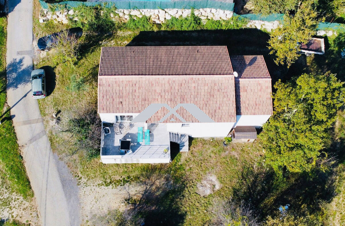 Maison à MEYRANNES