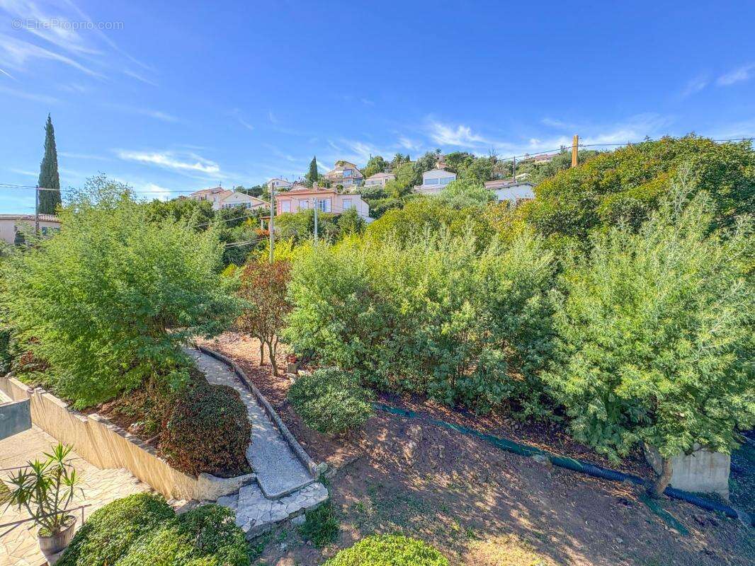 Appartement à MANDELIEU-LA-NAPOULE