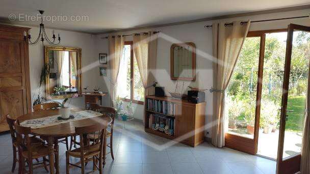 Maison à COMBS-LA-VILLE