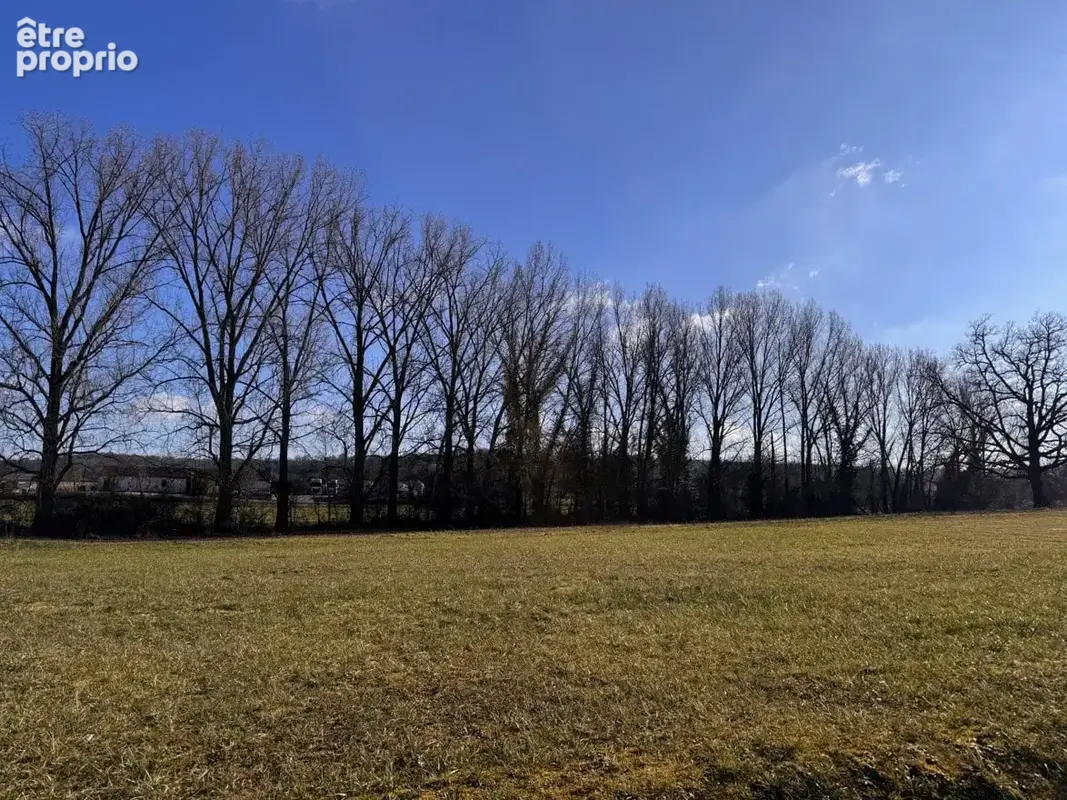 Terrain à CHAMPAGNE-ET-FONTAINE