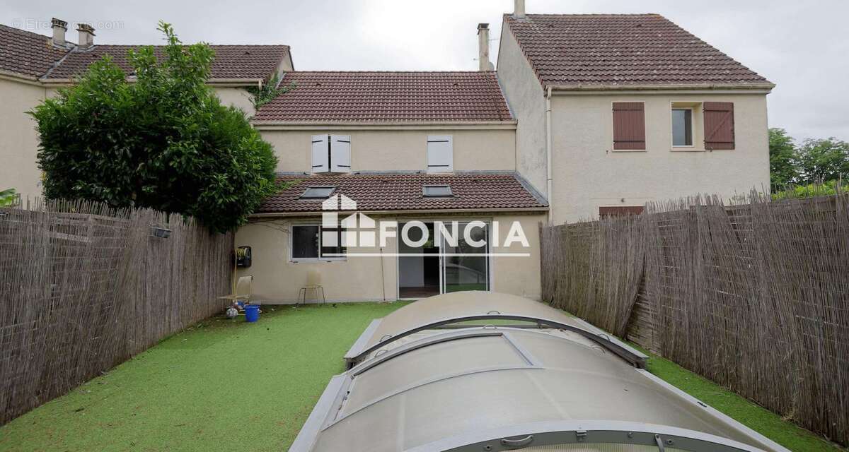 Maison à MOISSY-CRAMAYEL