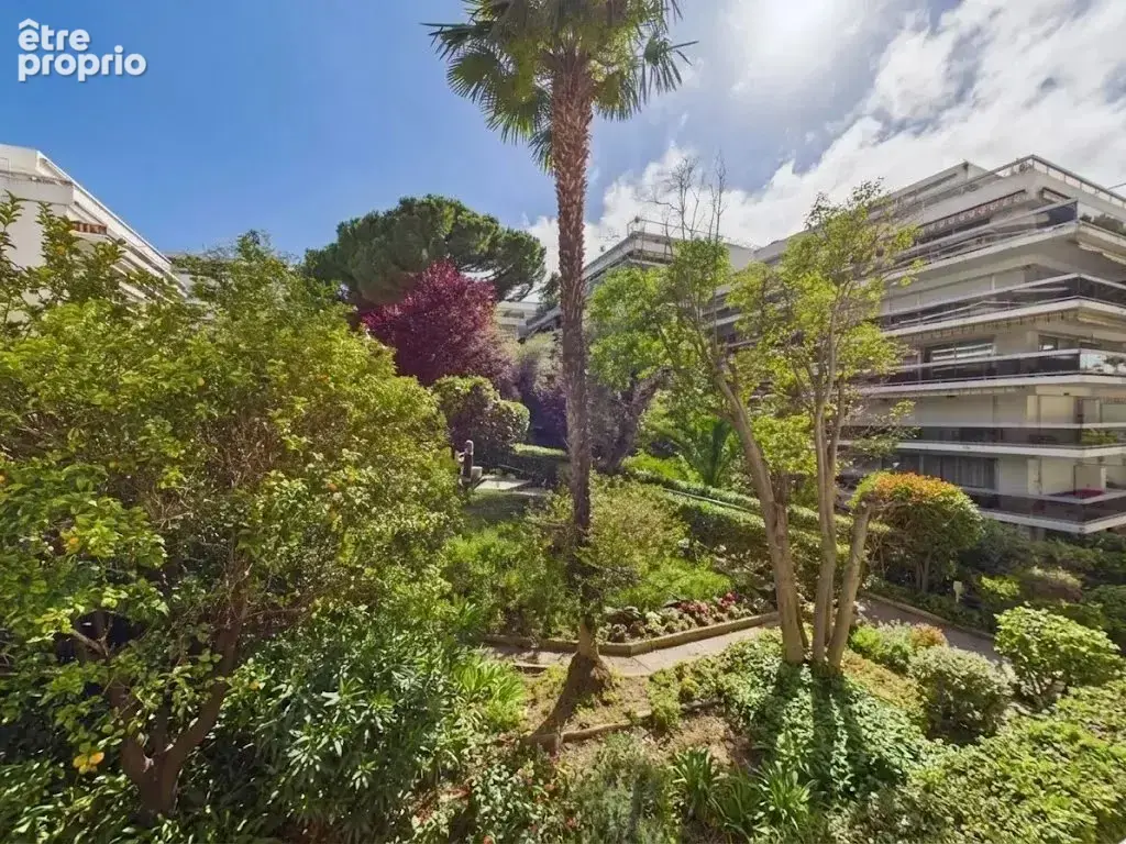 JUAN-LES-PINS – T3 avec Grande Terrasse, Garage et Piscine - photo 12