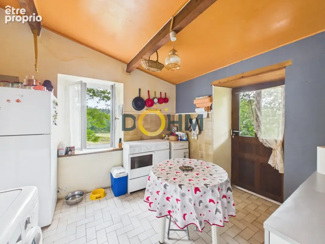 Maison de village avec garage et plus de 2000 m2 de terrain - photo 8