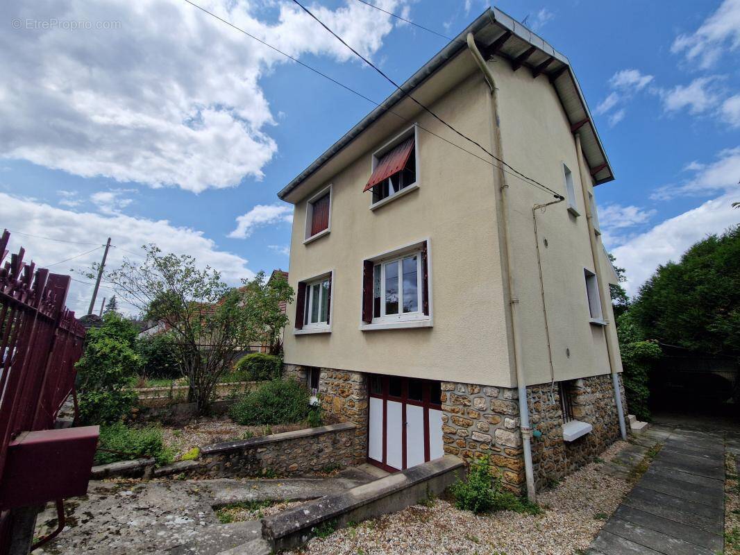 Maison à SAINTE-GENEVIEVE-DES-BOIS