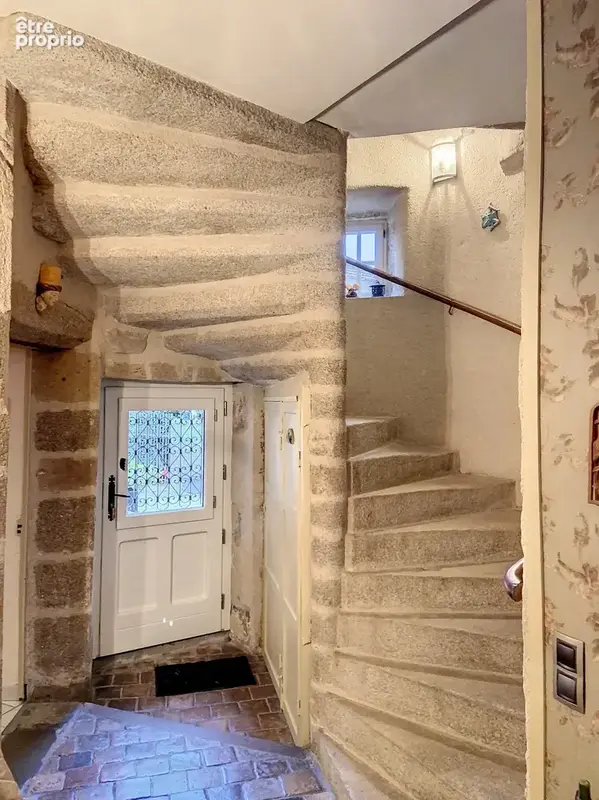 Grande Maison de ville de 249 m2 avec joli terrain de 859 m2. - photo 4