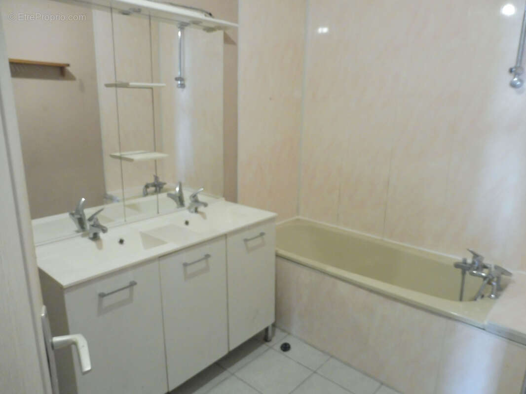 Maison à SAINT-VINCENT-DE-CONNEZAC