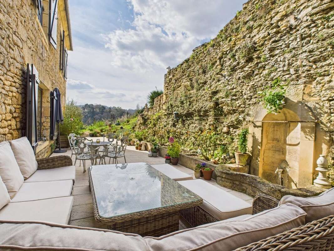 Maison à SAINTE-NATHALENE