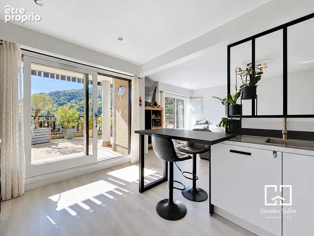 Briançon, appartement T3/4 avec terrasse panoramique de 100 m2 et annexe - photo 5