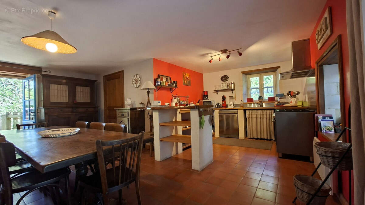 Maison 174 m² à Nancras  - photo 3