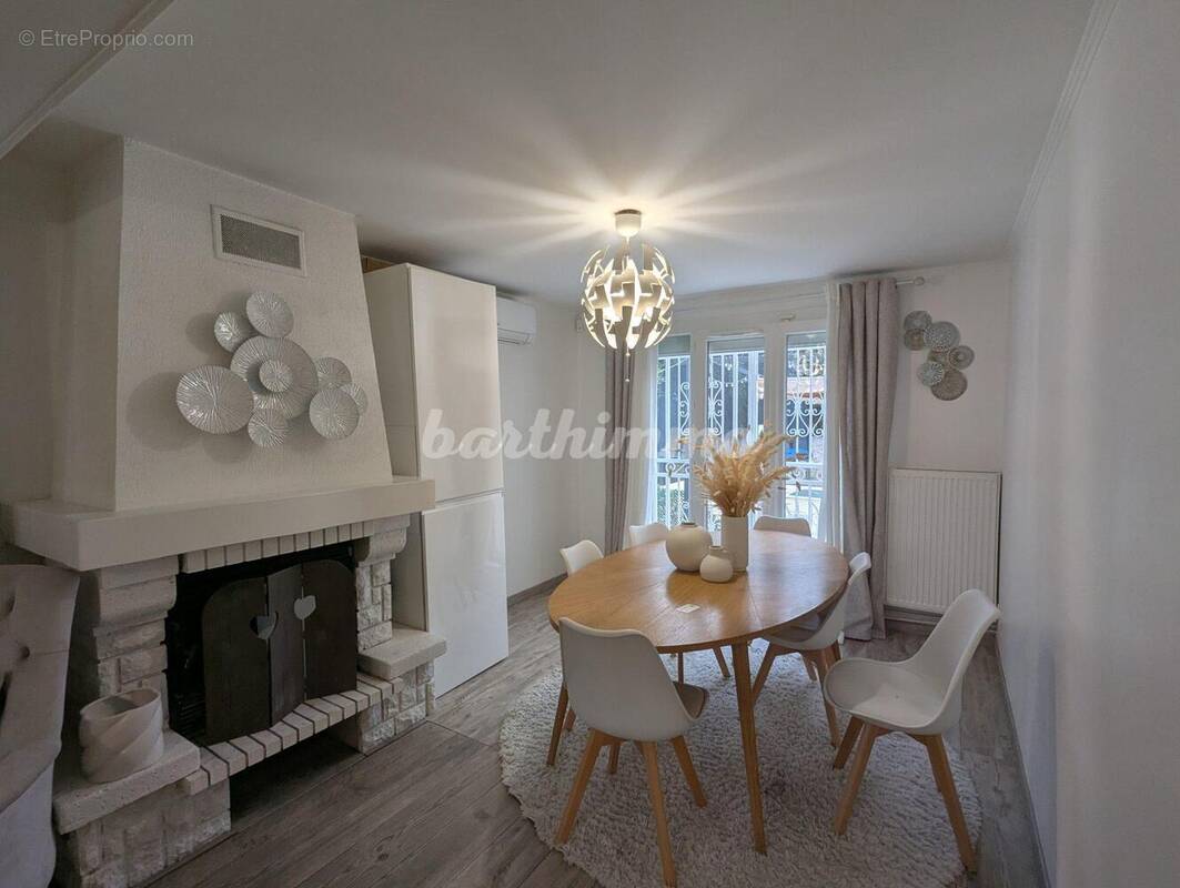 Salle à manger - Maison à VILLIERS-LE-BEL