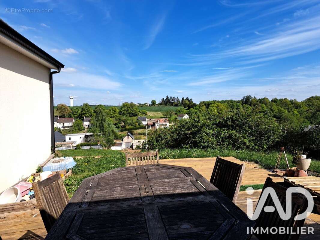 Maison 111 m² à Beaumont-La-Ronce  - photo 4