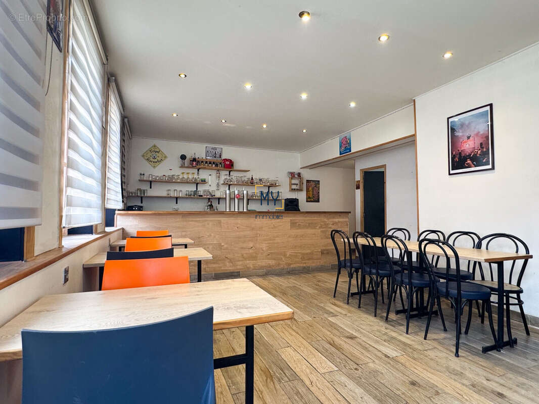 IMMEUBLE  (LOCAL COMMERCIAL + APPARTEMENT T2 À L&#039;ÉTAGE) - 112 m² - Saint-André-Lez-Lille - Investissement - Appartement à SAINT-ANDRE-LEZ-LILLE