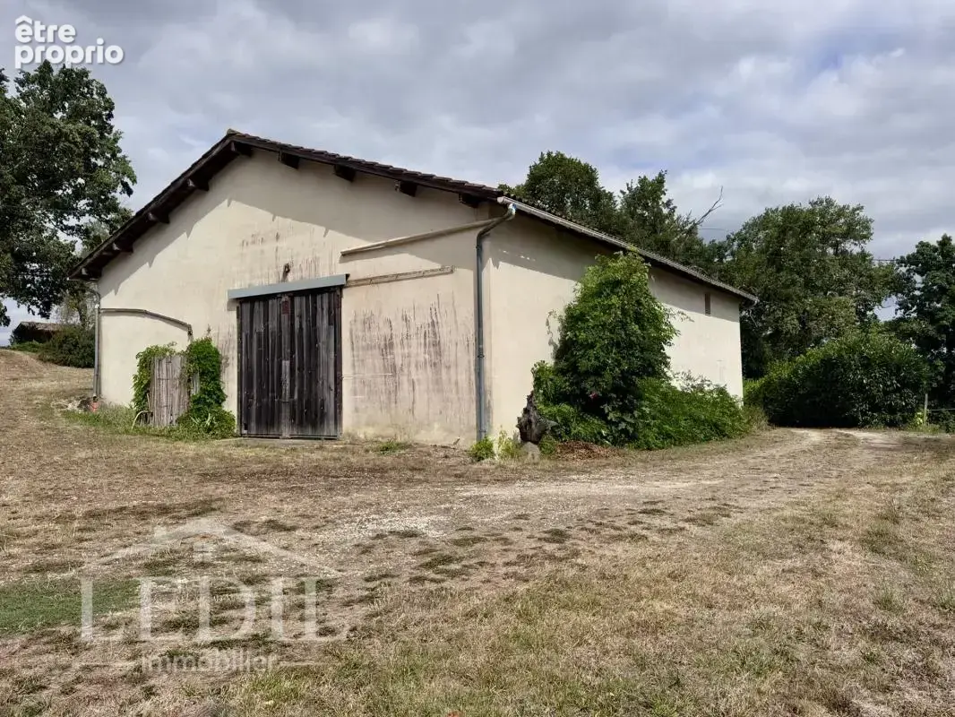Propriété de caractère sur 2,5 ha avec vue, deux habitations et dépendances - photo 5
