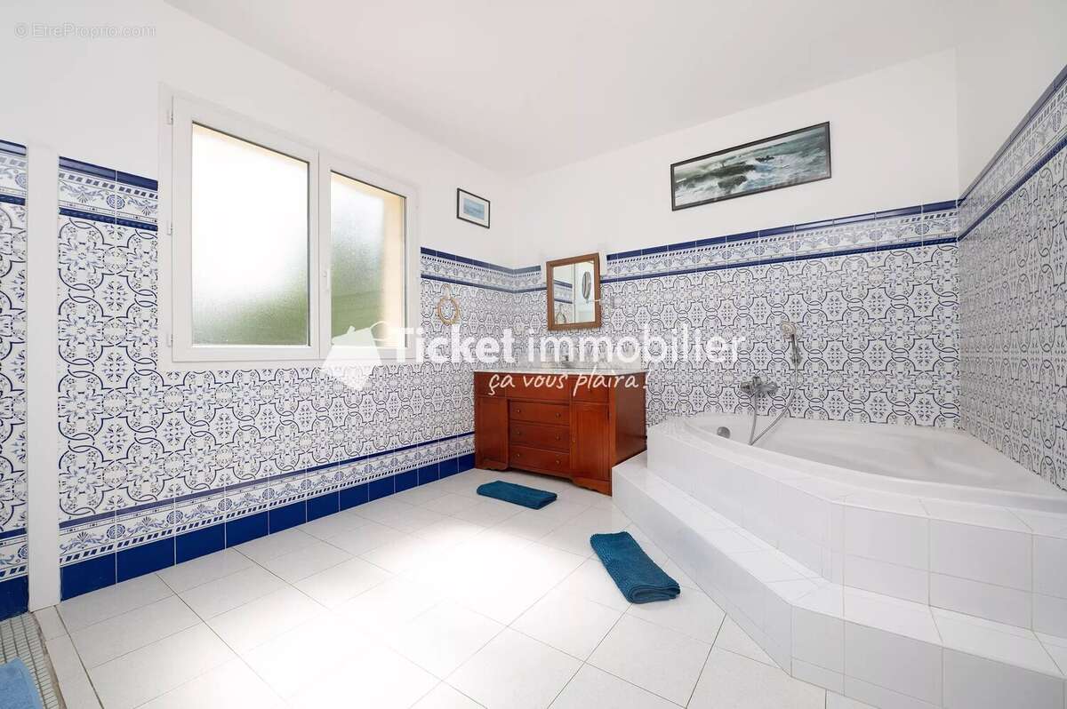 Maison t5 de 160m2, annexe t3 de 60m2, terrain de 3533m2, piscine au sel, climatisation etc ... - photo 16