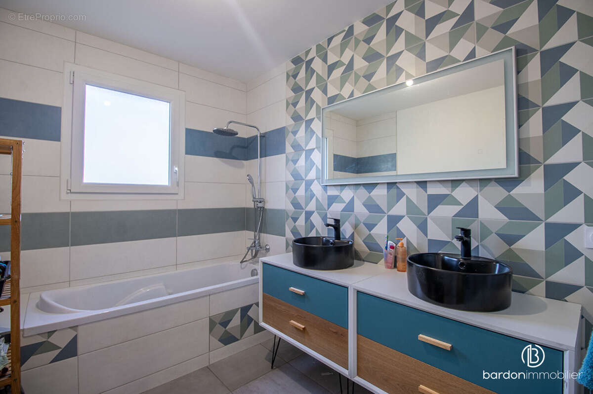 Maison à CHATEAUNEUF