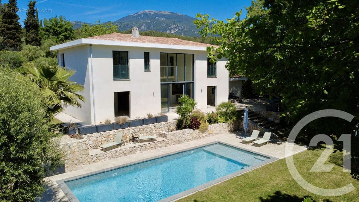 Maison à ROQUEFORT-LES-PINS