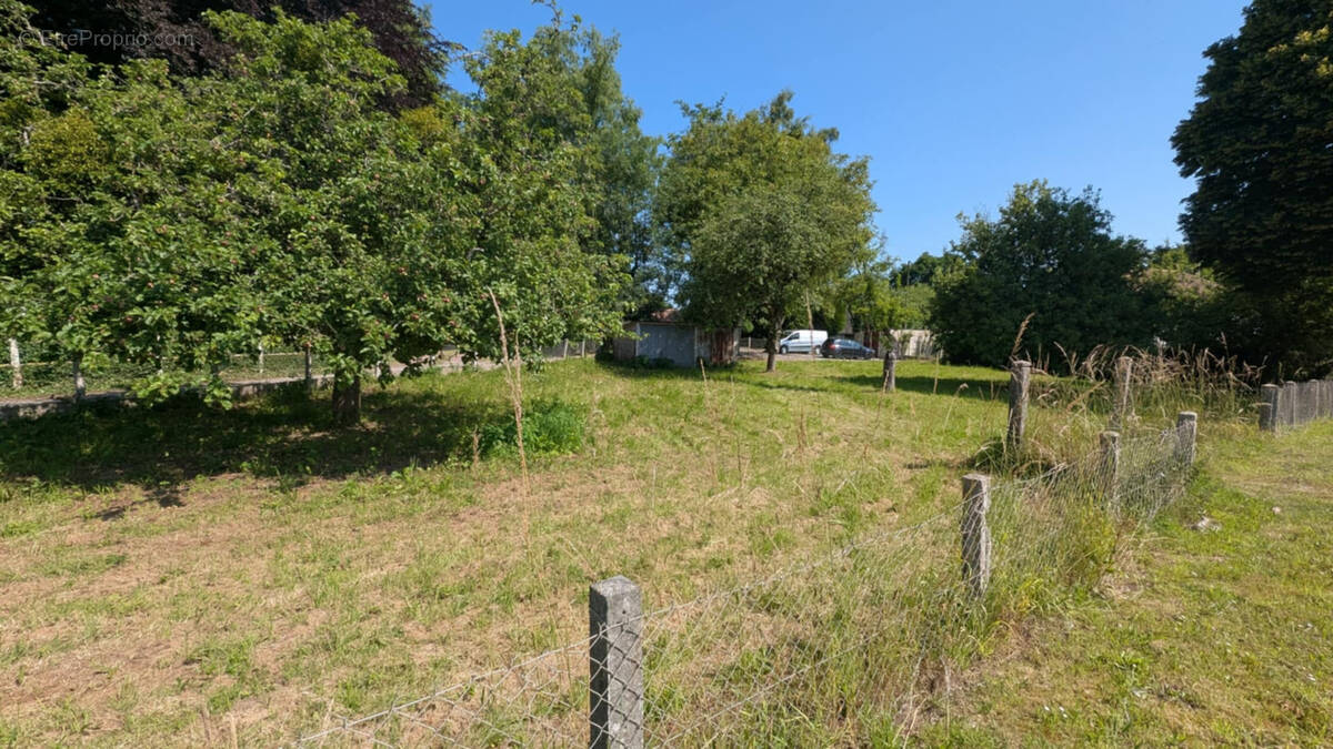 Terrain à LA FRENAYE