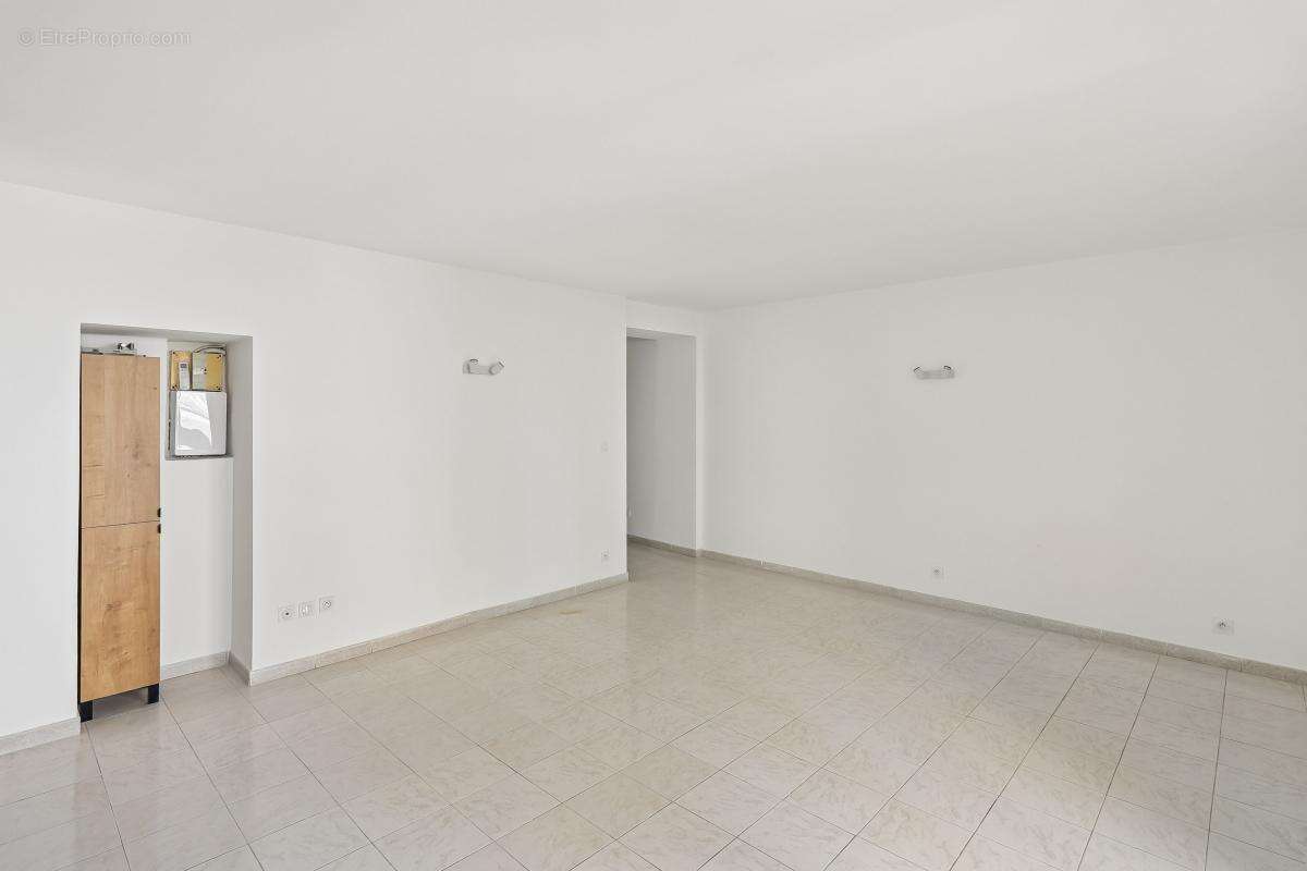 Appartement à LA FARE-LES-OLIVIERS